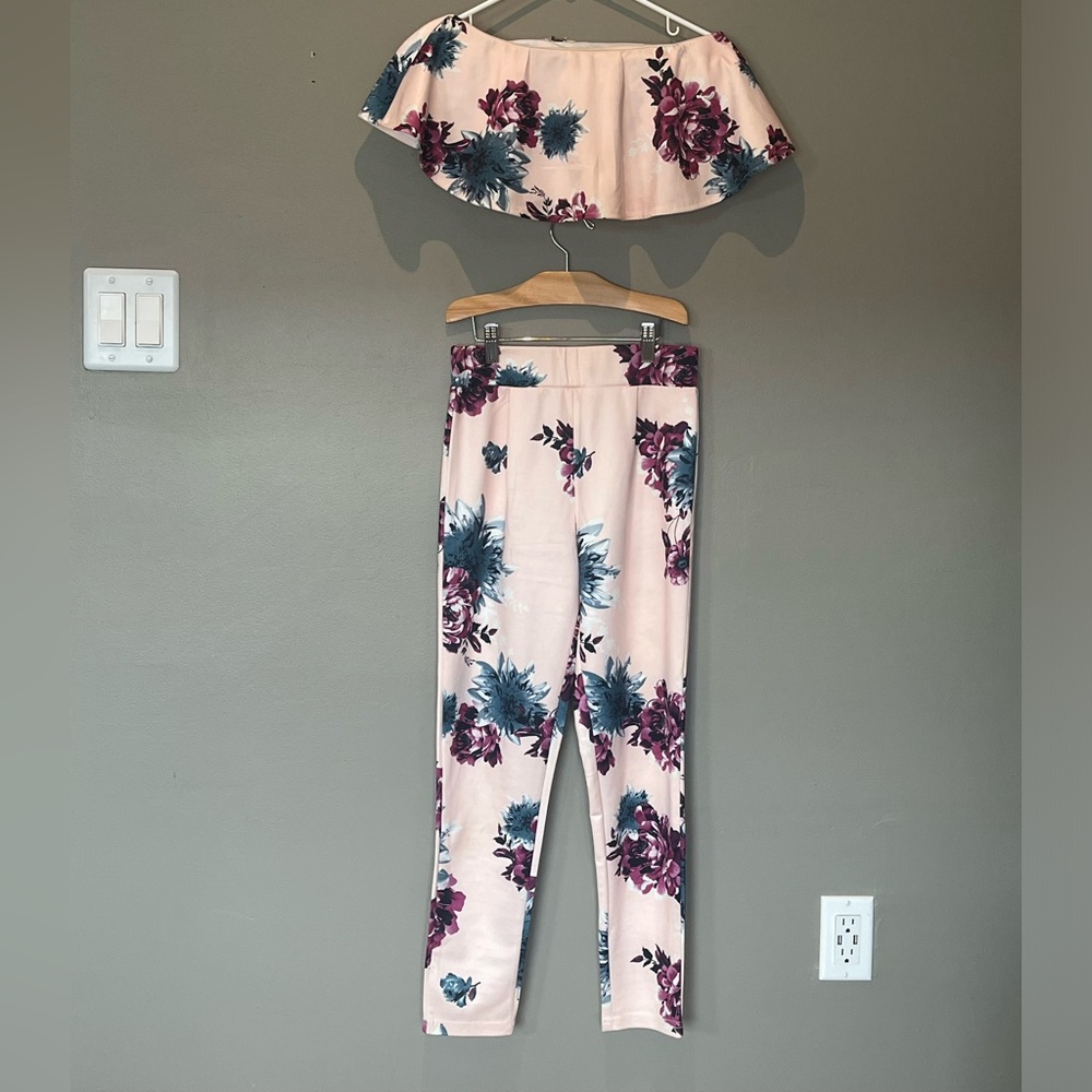Cropped top and mid rise pant set by Solaris